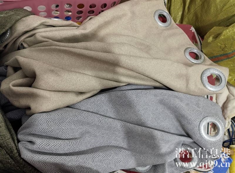 落地窗簾遮光隔音。